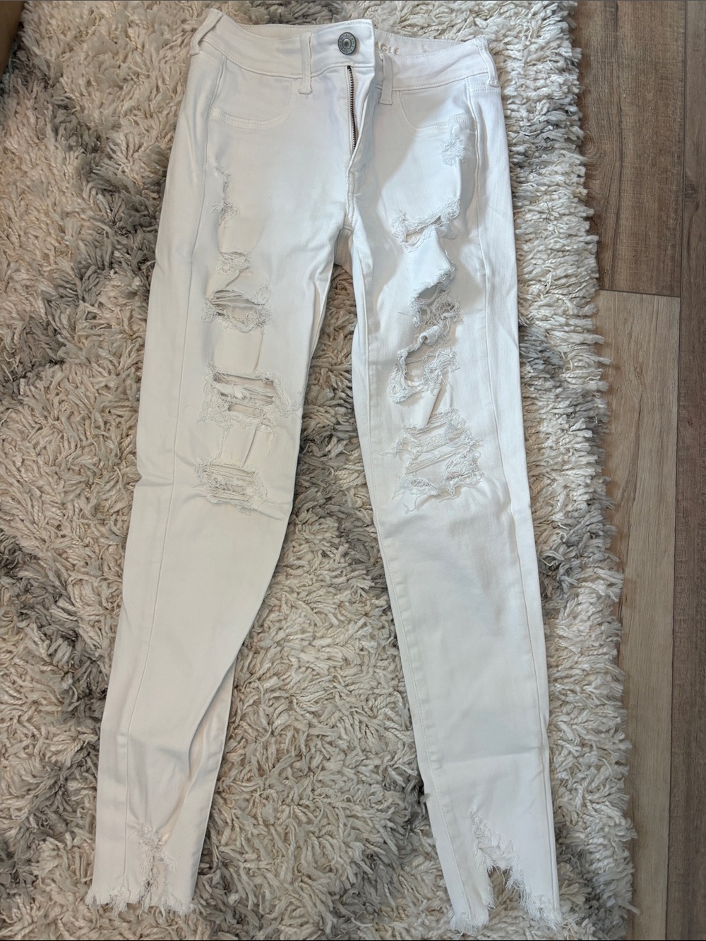 American Eagle White Distressed Women's Jeans - Slim Fit